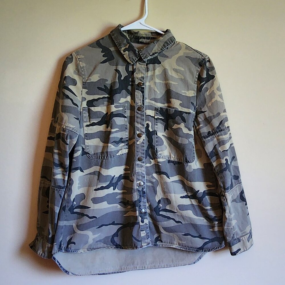 Forever 21 Camouflage Military Button-down Shirt Size Small